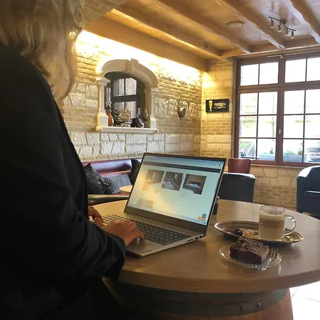 - Restaurant Au Tonnelier فندق بيرج