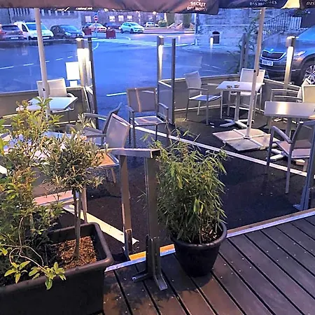 - Restaurant Au Tonnelier 3* 베르그