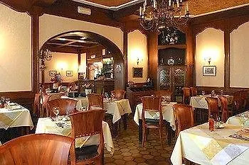 - Restaurant Au Tonnelier Hotel