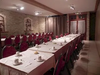 - Restaurant Au Tonnelier Hotel