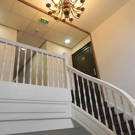 - Restaurant Au Tonnelier Hotel